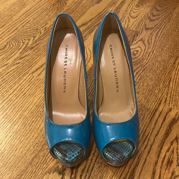 Teal & snake skin printed heels - Picture 2 of 4